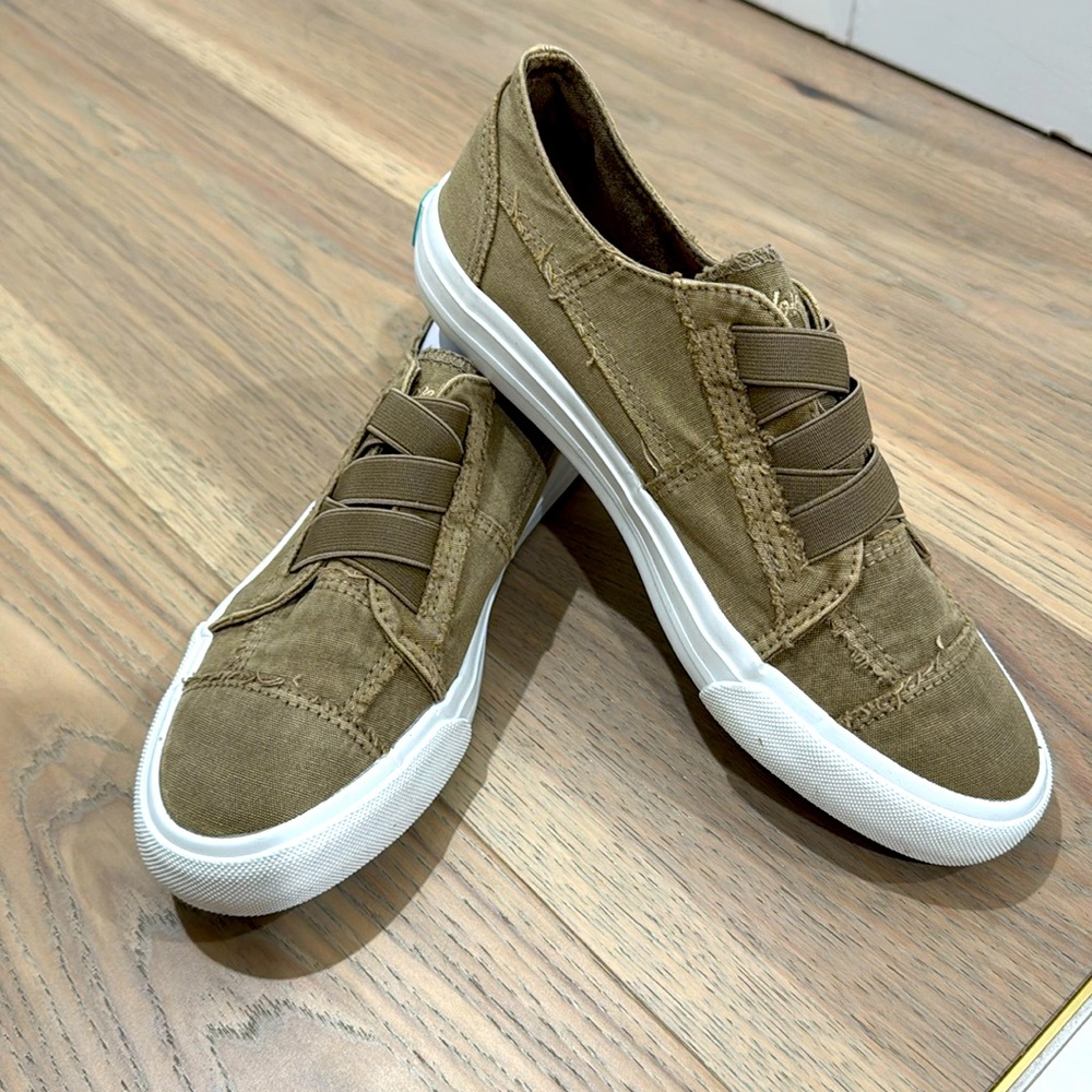 Coffee Blowfish Malibu Canvas Shoes Size 8